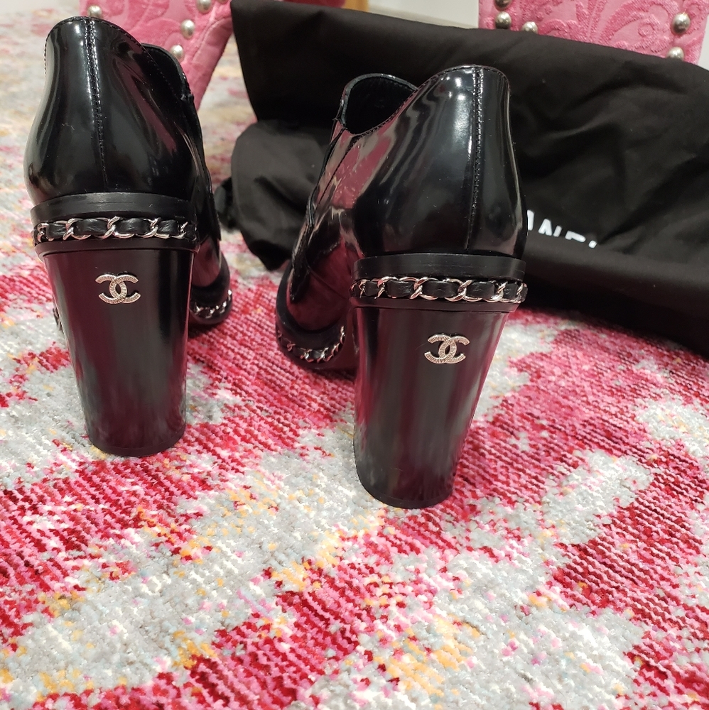 💯  Chanel Rare Chained Shoes  ❤️💯 - Picture 5 of 9